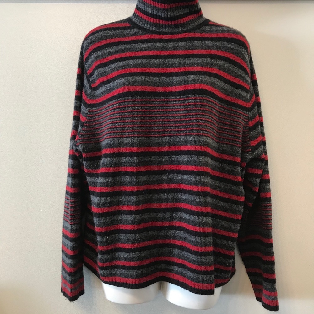 3X Turtleneck - GUC